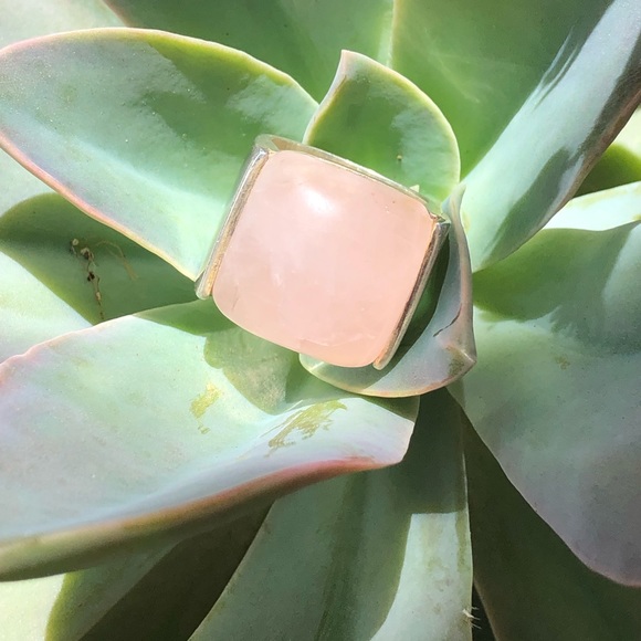 Jewelry - Gorgeous Rose Quartz Ring. 5.5